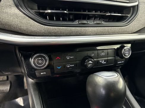 Used 2023 Jeep Compass Latitude w/ Sun and Sound Group image 9