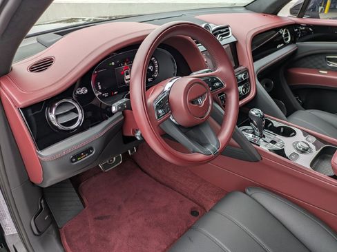 Certified 2025 Bentley Bentayga image 4