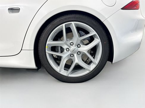 New 2025 Karma Revero Luxury RWD image 28