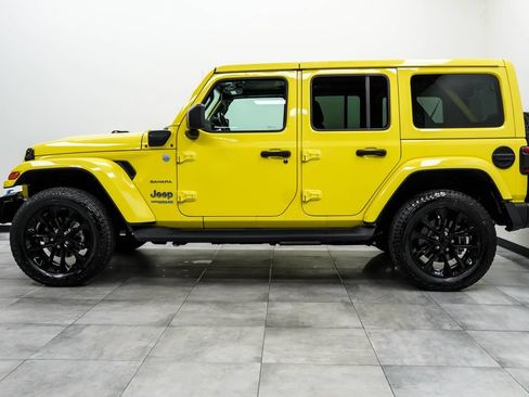 Used 2022 Jeep Wrangler Unlimited Sahara w/ Cold Weather Group AWD/4WD image 8