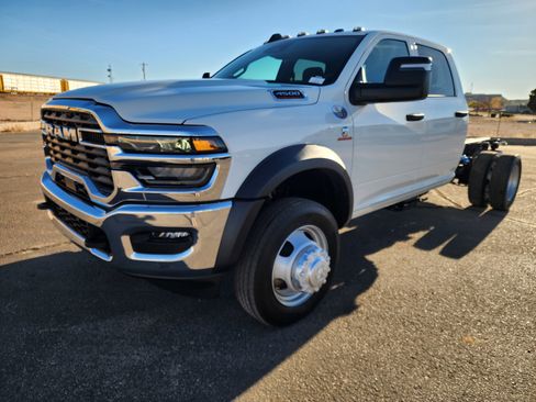 Used 2026 RAM 4500 Tradesman w/ Chrome Appearance Group image 3