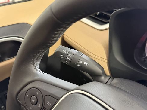Used 2019 Toyota RAV4 XLE Premium FWD image 17