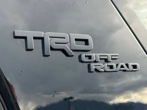 Used 2022 Toyota 4Runner TRD Off-Road Premium AWD/4WD image 25