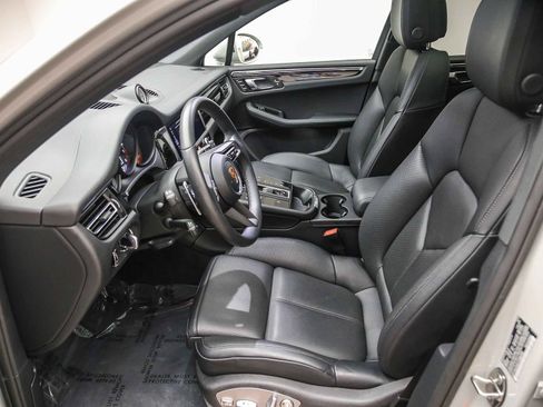 Certified 2026 Porsche Macan AWD/4WD image 22