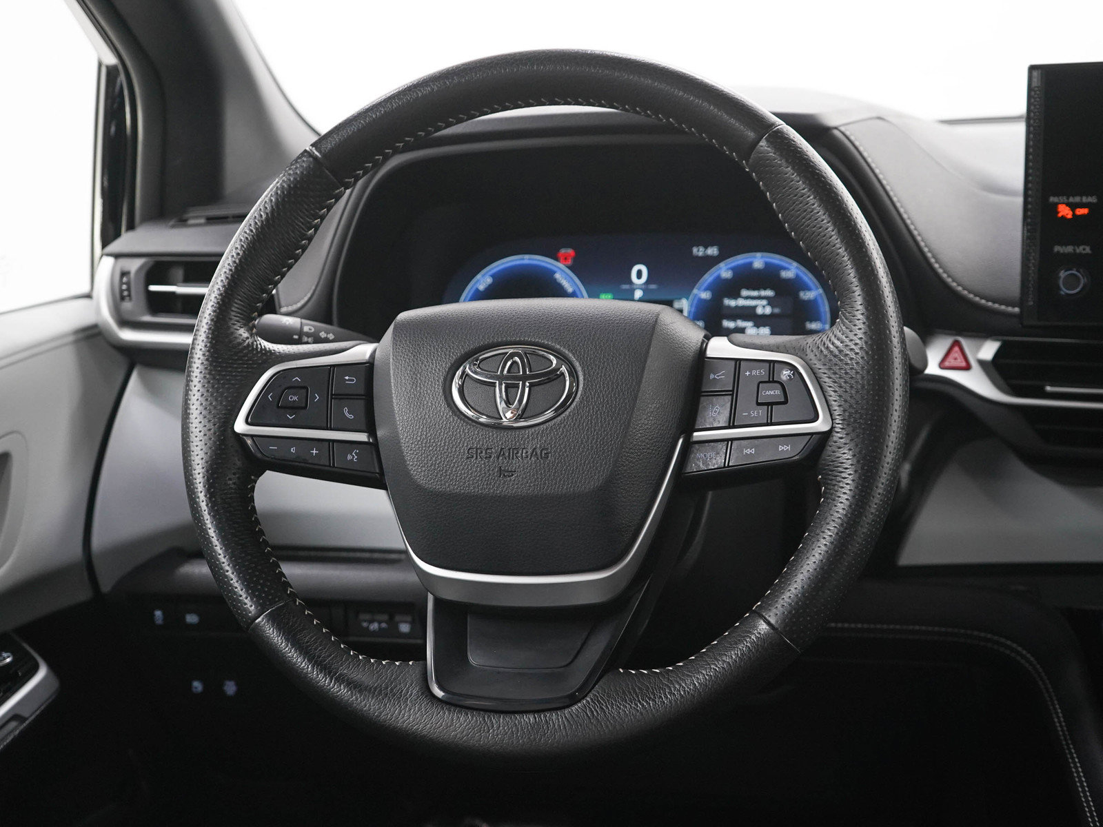 Used 2025 Toyota Sienna XSE AWD/4WD image 19