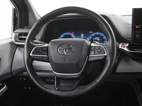 Used 2025 Toyota Sienna XSE AWD/4WD image 19