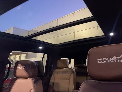 Used 2024 Chevrolet Suburban High Country image 50