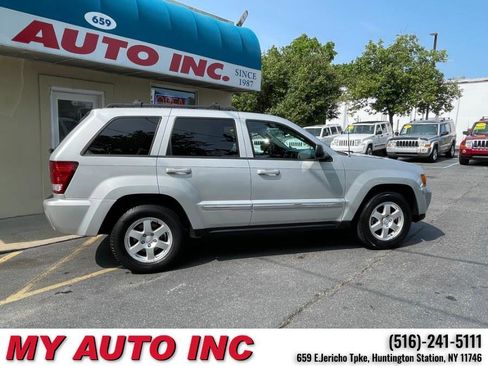 Used 2010 Jeep Grand Cherokee Laredo image 3