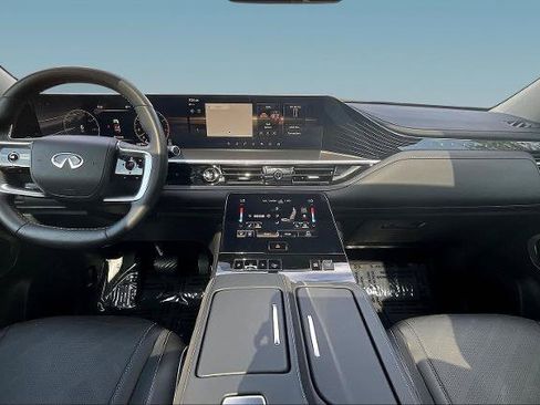 Certified 2025 INFINITI QX80 Luxe AWD/4WD image 7