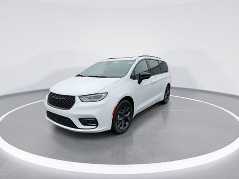 New 2026 Chrysler Pacifica Limited w/ S Appearance Package FWD image 4