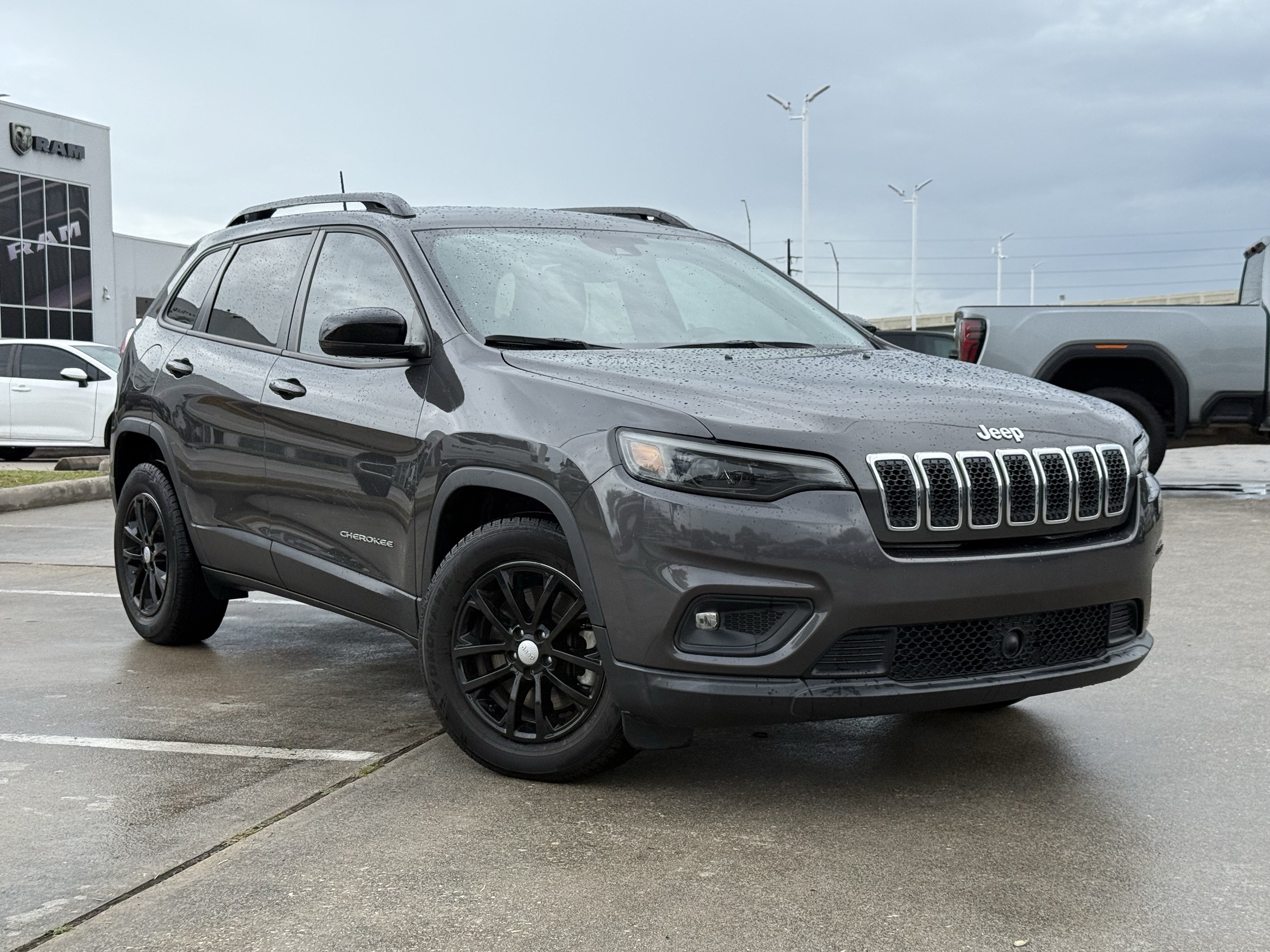 Used 2022 Jeep Cherokee Latitude Lux FWD image 2