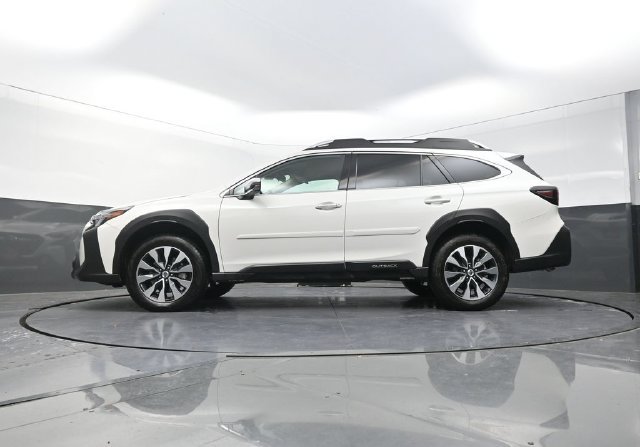 Used 2025 Subaru Outback Touring XT AWD/4WD image 34