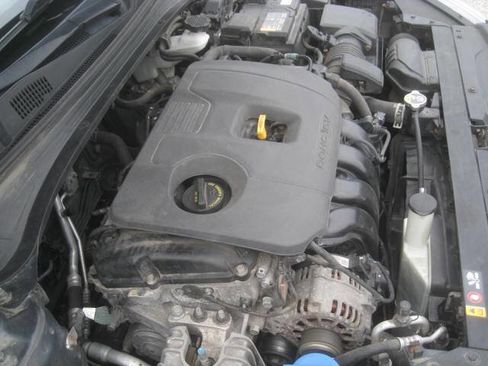 Used 2020 Kia Forte LXS FWD image 25