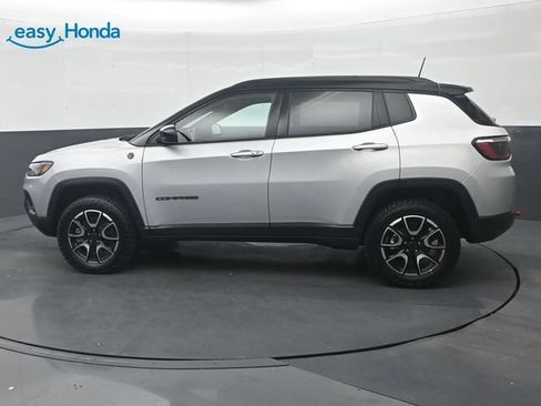 Used 2025 Jeep Compass Trailhawk AWD/4WD image 4