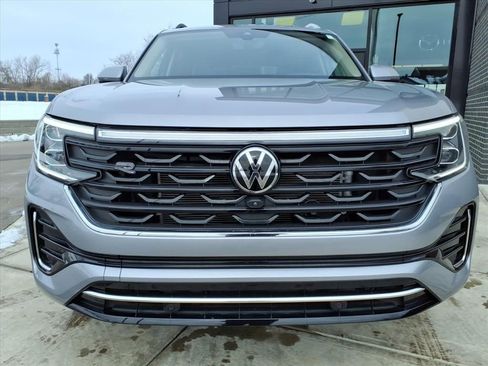 Used 2024 Volkswagen Atlas SEL Premium R-Line image 2