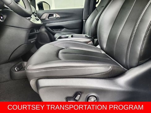 New 2026 Chrysler Pacifica Select image 20