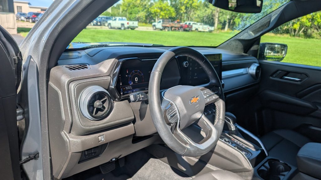 Used 2023 Chevrolet Colorado LT w/ LT Convenience Package III AWD/4WD image 7