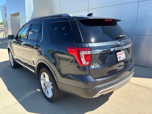 Used 2017 Ford Explorer XLT w/ Equipment Group 202A AWD/4WD image 7