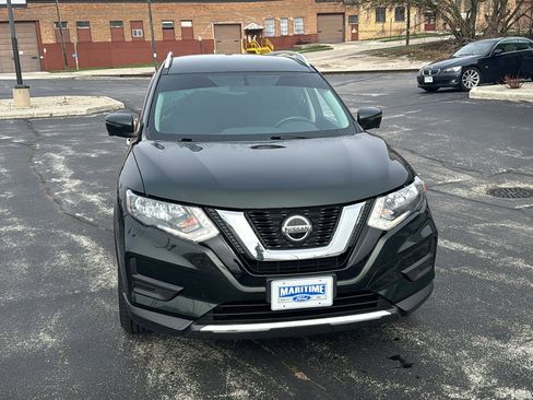 Used 2018 Nissan Rogue SV w/ Premium Package image 3