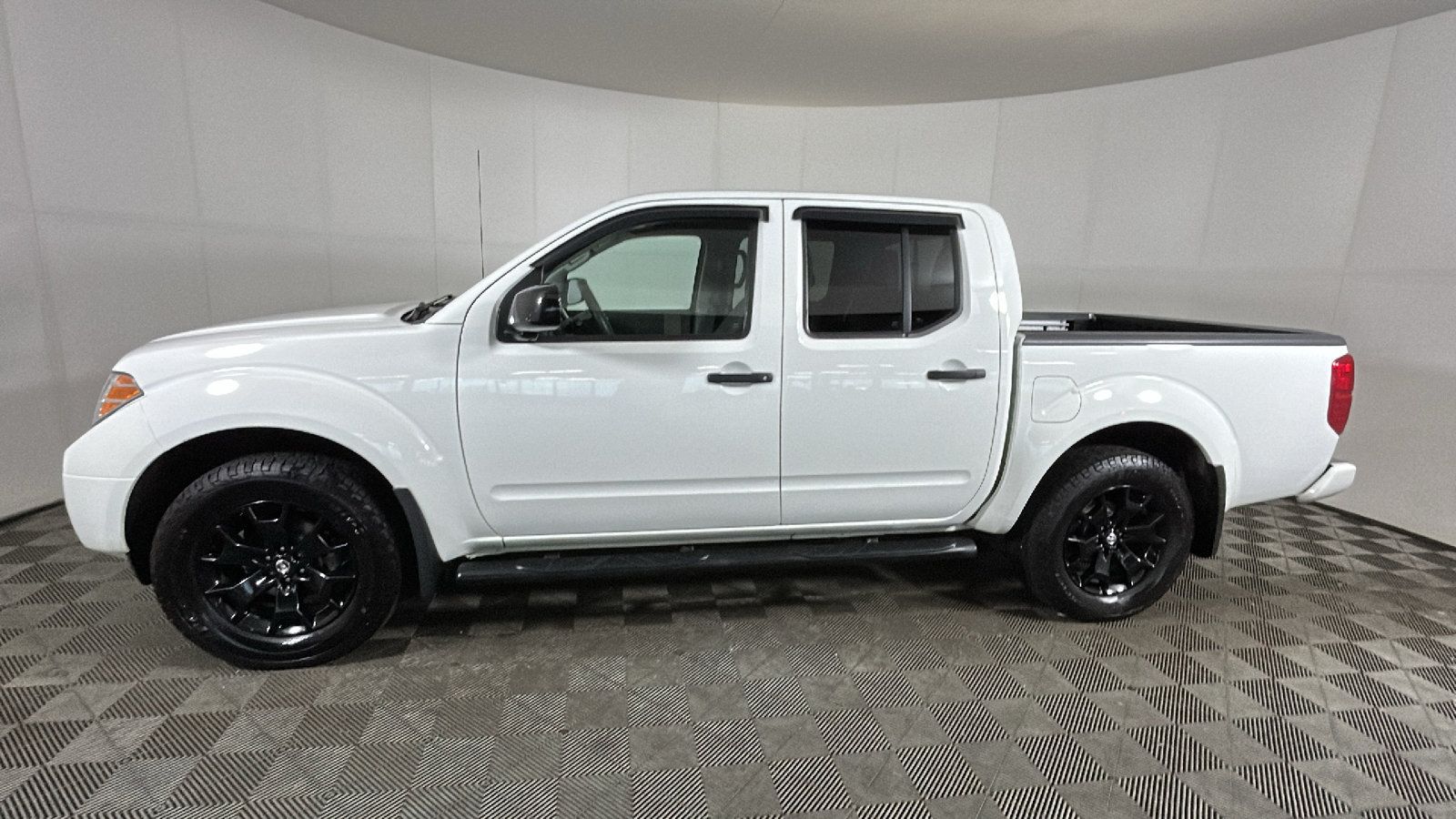 Used 2020 Nissan Frontier SV w/ Midnight Edition Floor Mats AWD/4WD image 6