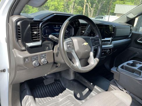 Used 2024 Chevrolet Silverado 2500 LT AWD/4WD image 14
