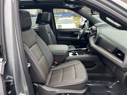 Used 2025 Chevrolet Tahoe High Country image 28