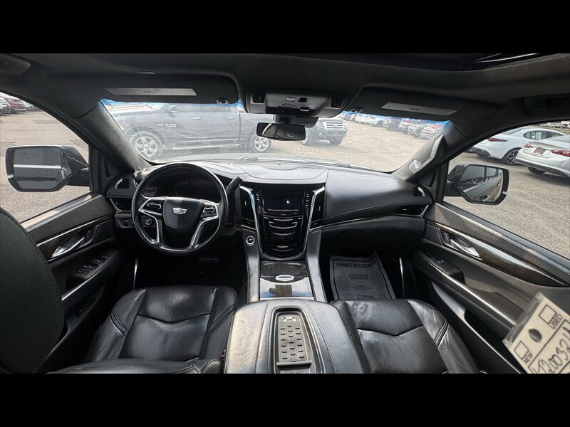 Used 2017 Cadillac Escalade Platinum AWD/4WD image 18