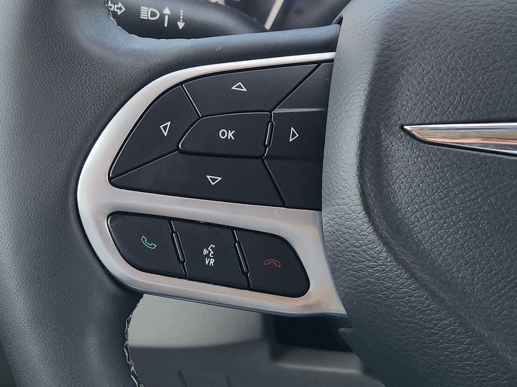Used 2024 Chrysler Pacifica Touring-L FWD image 28