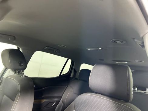 Used 2023 GMC Acadia SLE image 13