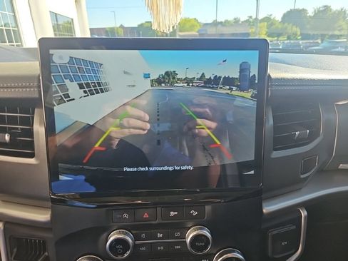 Used 2024 Ford Expedition XLT AWD/4WD image 19