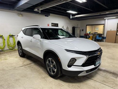 Certified 2025 Chevrolet Blazer LT w/ Convenience Package AWD/4WD image 3