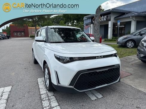 Used 2025 Kia Soul LX w/ LX Technology Package FWD image 1