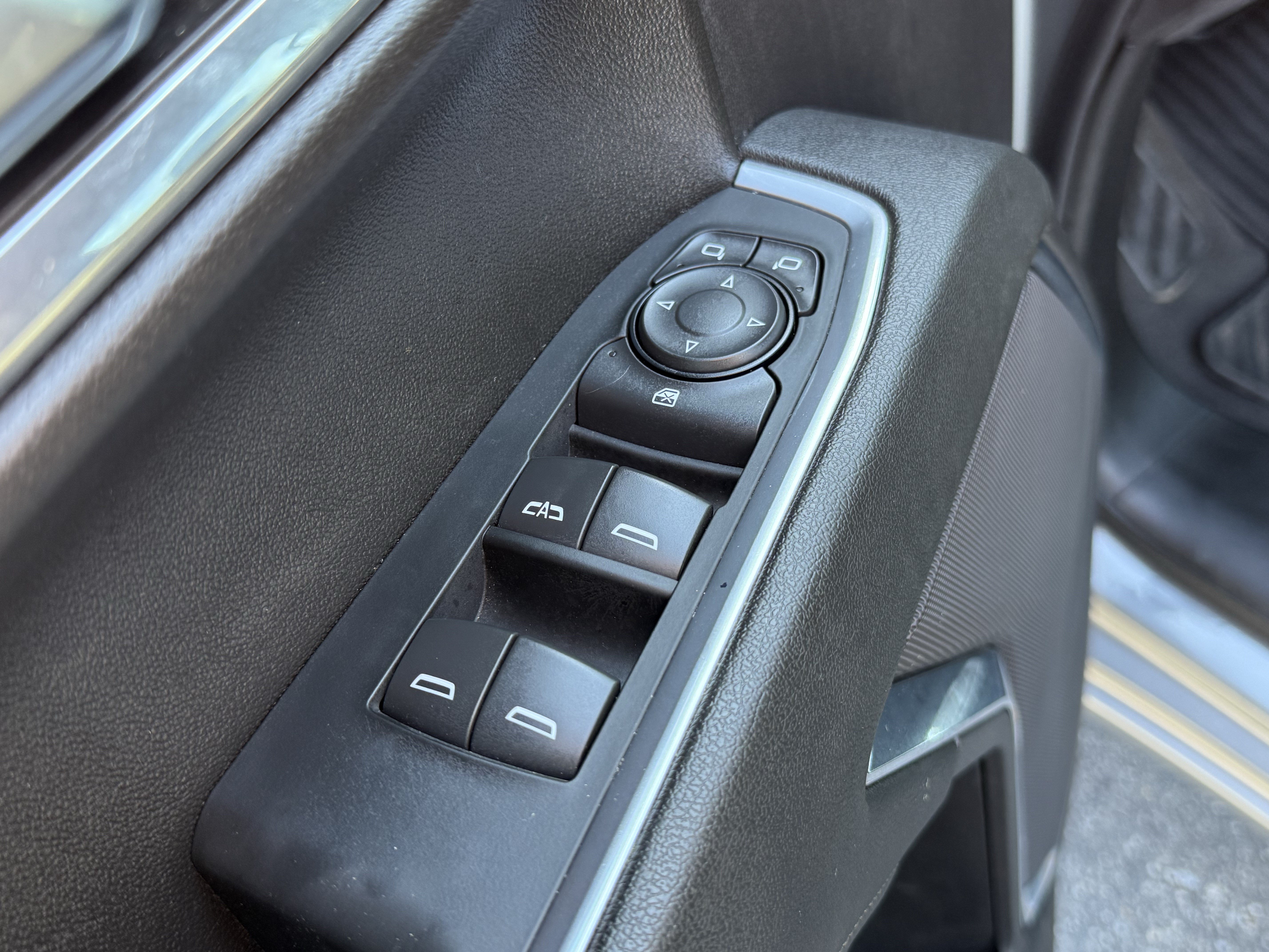 Used 2023 Chevrolet Silverado 1500 LT AWD/4WD image 15