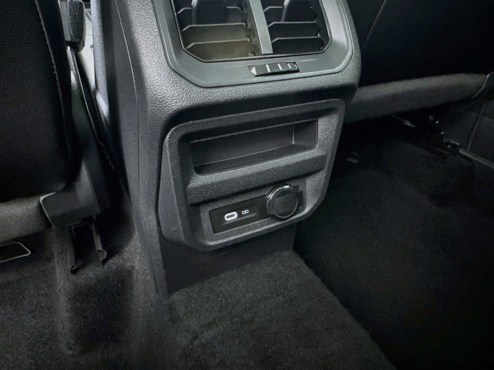 Used 2023 Volkswagen Tiguan SE w/ Panoramic Sunroof Package FWD image 32