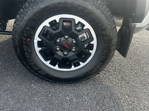 Used 2024 Toyota Tacoma TRD Off-Road image 8