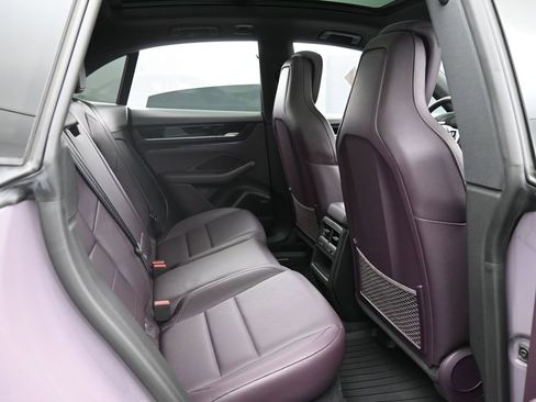 Certified 2025 Porsche Macan 4 Electric image 27