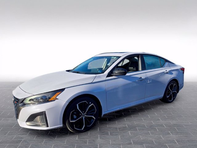 Used 2025 Nissan Altima 2.5 SR w/ SR Premium Package FWD image 3