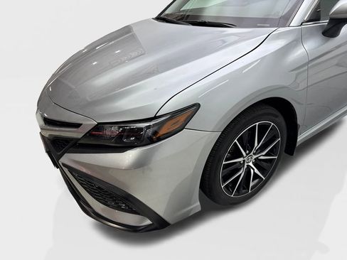 Used 2024 Toyota Camry SE image 18