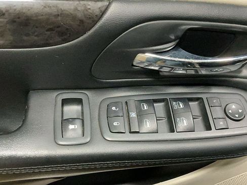 Used 2019 Dodge Grand Caravan SE w/ UConnect Hands-Free Group image 15