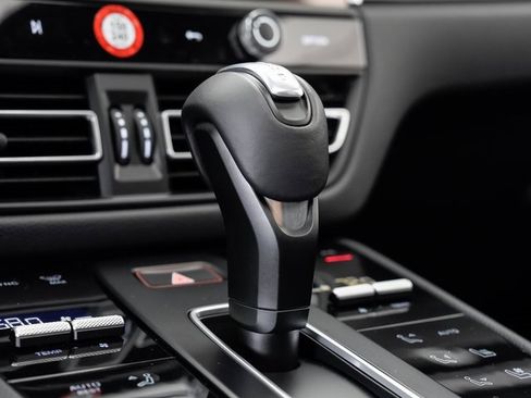 Used 2025 Porsche Macan image 20