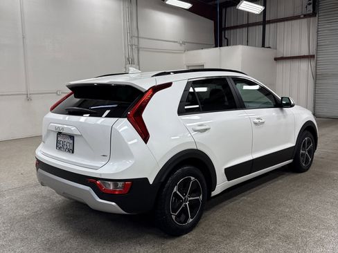 Used 2023 Kia Niro EX image 15