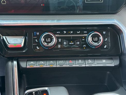 Used 2022 GMC Sierra 1500 Denali image 41