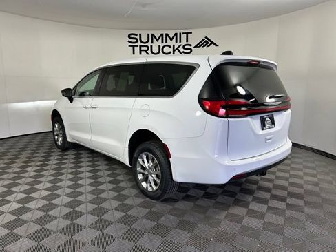 Used 2024 Chrysler Pacifica Touring-L AWD/4WD image 30