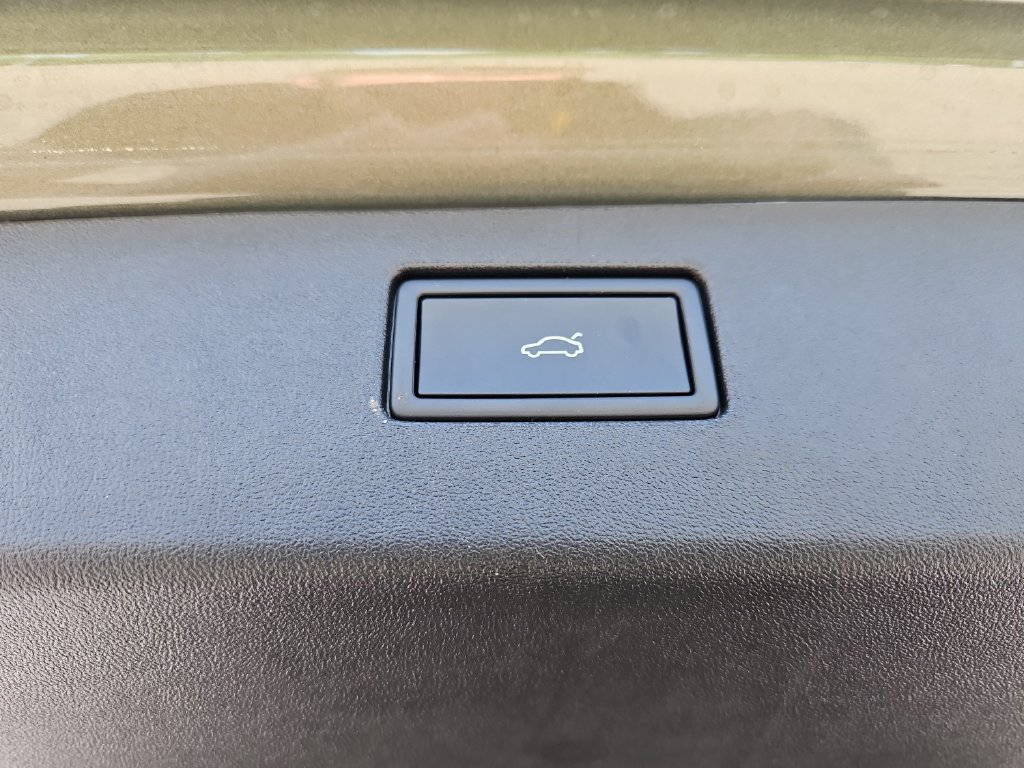 Certified 2026 Volkswagen Tiguan SE R-Line AWD/4WD image 22
