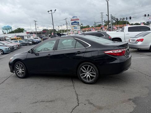 Used 2017 Toyota Camry XSE w/ Moonroof Package FWD image 4