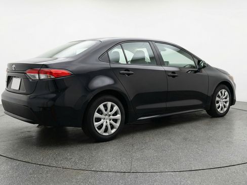 Used 2025 Toyota Corolla LE image 9