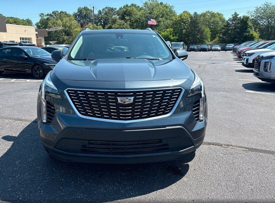 Used 2019 Cadillac XT4 Luxury w/ Cold Weather Package AWD/4WD image 2