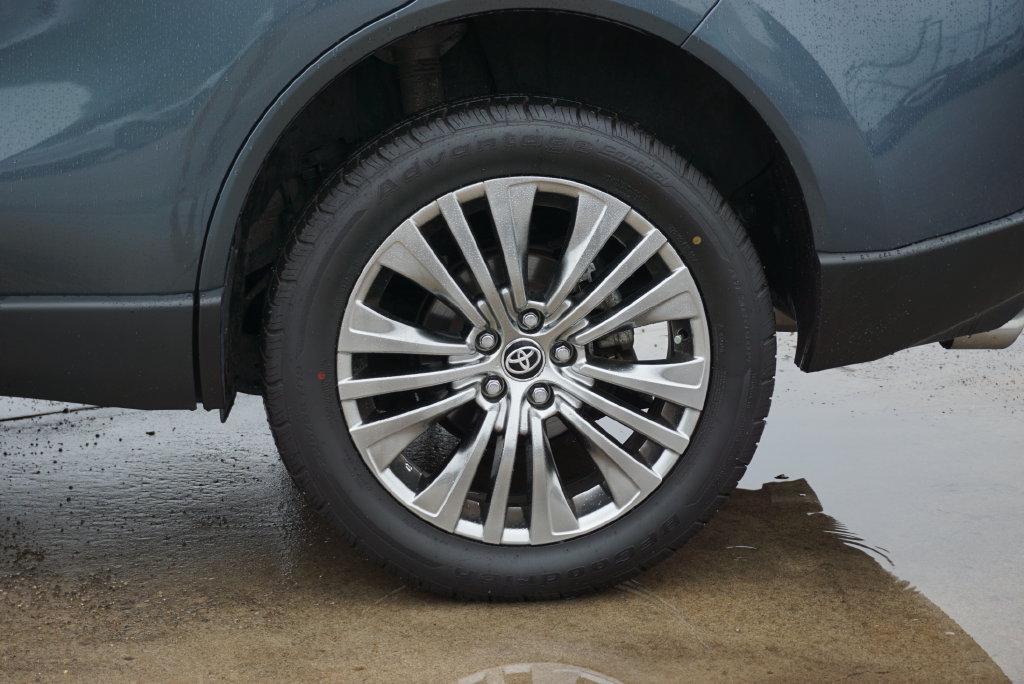 Used 2022 Toyota Venza XLE AWD/4WD image 9