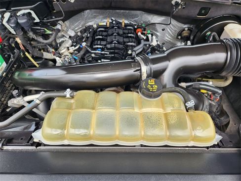 Used 2021 Ford Expedition XLT image 31