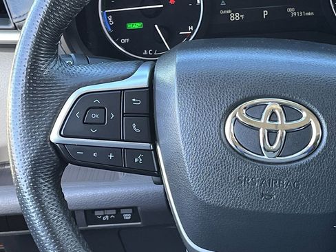 Used 2024 Toyota Sienna Limited FWD image 12